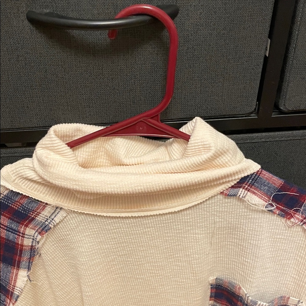 POL White and Plaid Long Sleeve Top - Picture 12 of 16